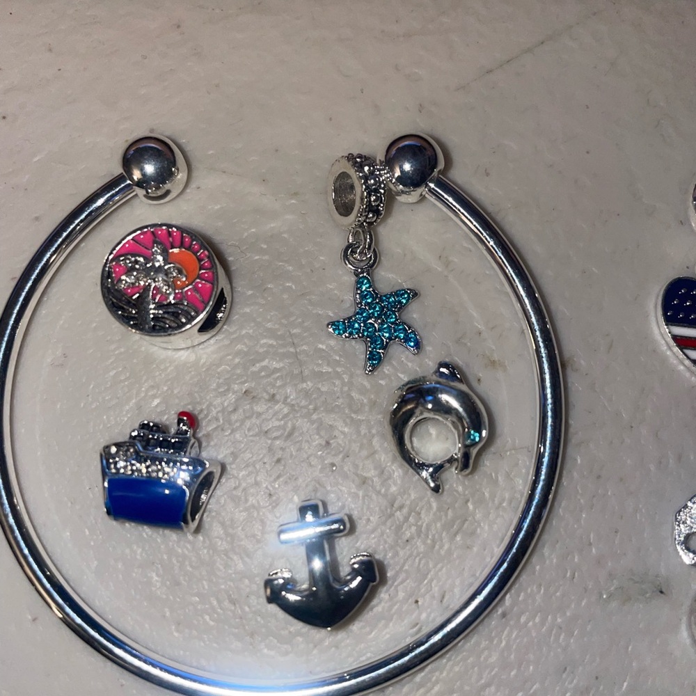 Woman/ teens / pre-teens Pandora jewelry